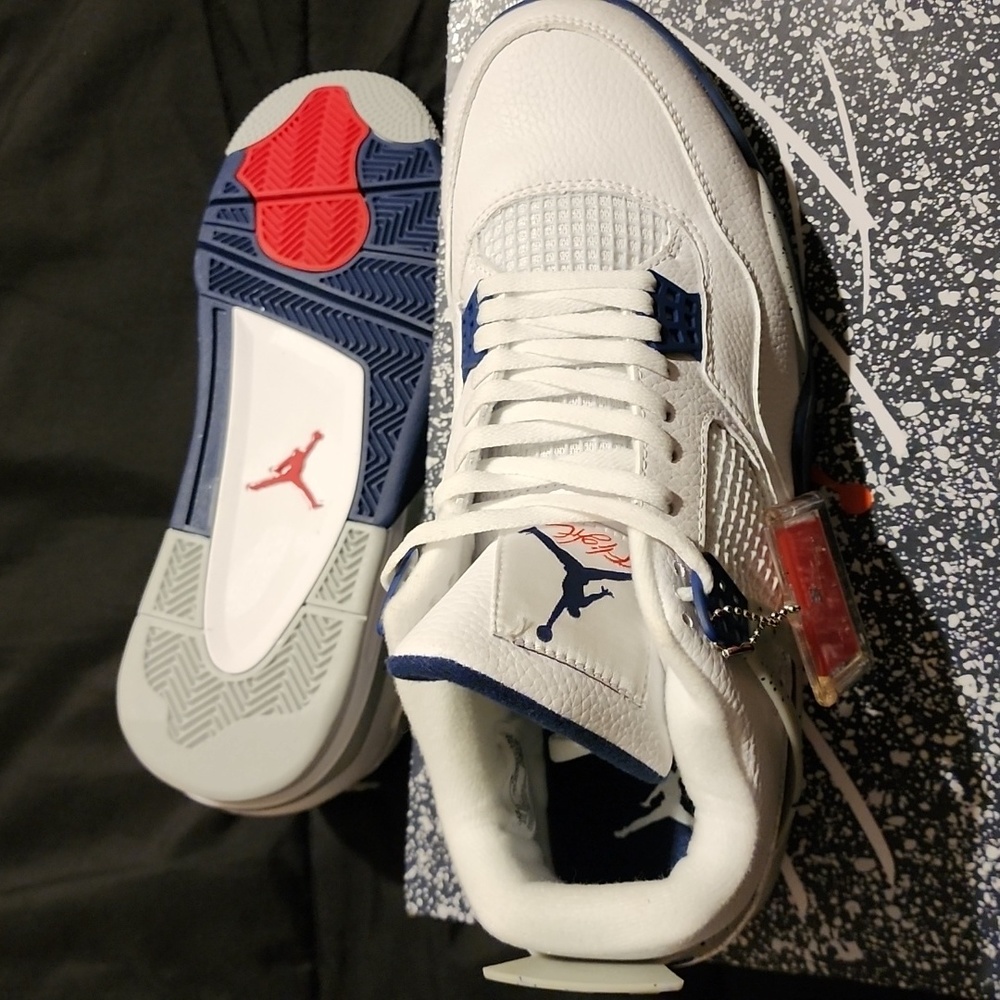 Some shoes Jordan 4 retro new never worn bule,white, gray shoes asking $250